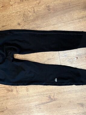 ALO Yoga Black Leggings with Small Logo